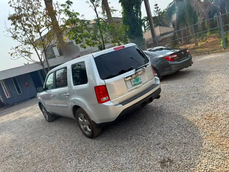 Few months used Honda pilot 2013 model with untempared engine and gear Ac chilling going for 10.5m Abuja!