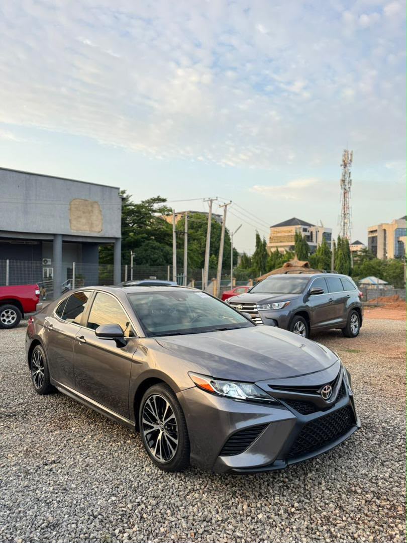 
								On Distress foreign used Toyota Camry SE keyless 2019 for 21.5m for only today full									