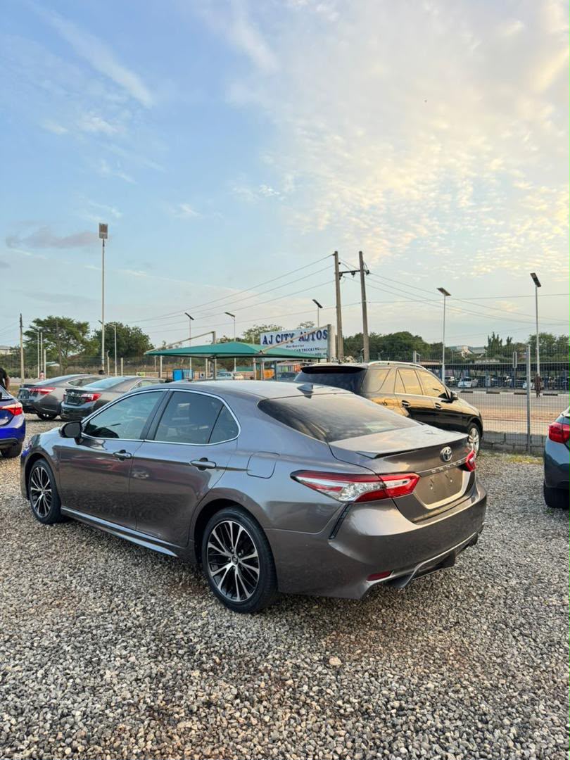 
								On Distress foreign used Toyota Camry SE keyless 2019 for 21.5m for only today full									