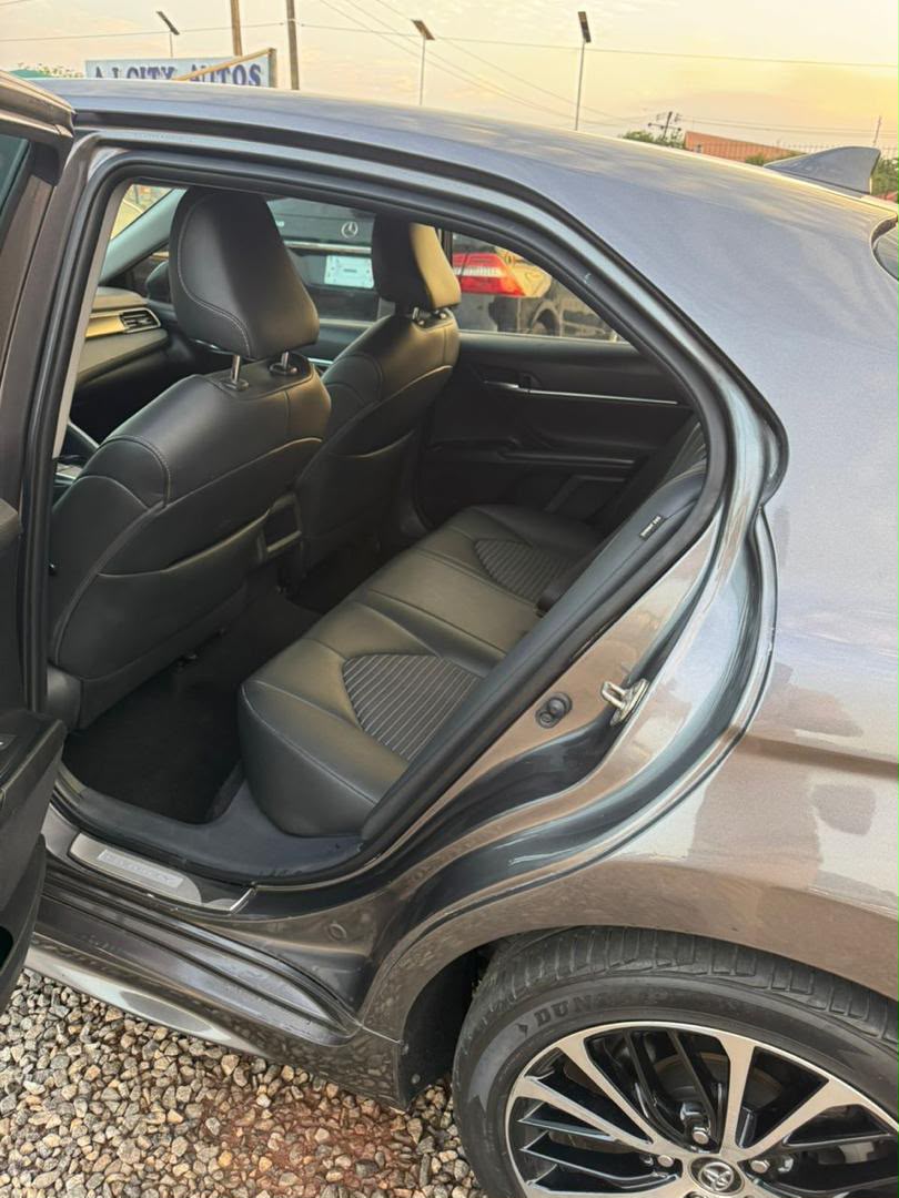 
								On Distress foreign used Toyota Camry SE keyless 2019 for 21.5m for only today full									