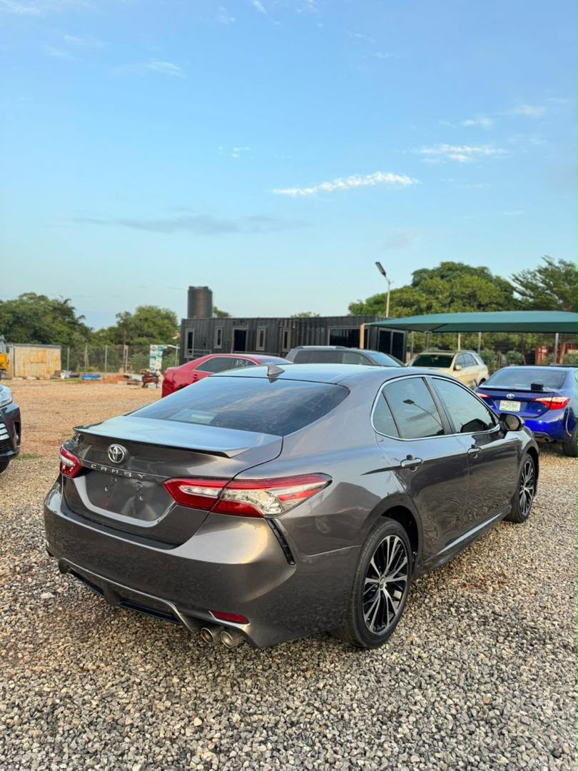 
								On Distress foreign used Toyota Camry SE keyless 2019 for 21.5m for only today full									