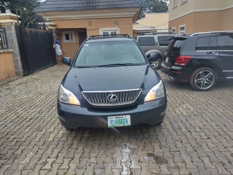 EXTREMELY  SUPER CLEAN  2007 LEXUS RX-350  With Sound Untampered engine,  everything Stew  Location:  Abuja    Price  ₦ 7.5 million.