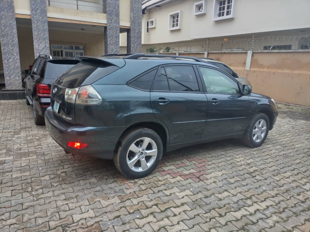 
								EXTREMELY  SUPER CLEAN  2007 LEXUS RX-350  With Sound Untampered engine,  everything Stew  Location:  Abuja    Price  ₦ 7.5 million. full									