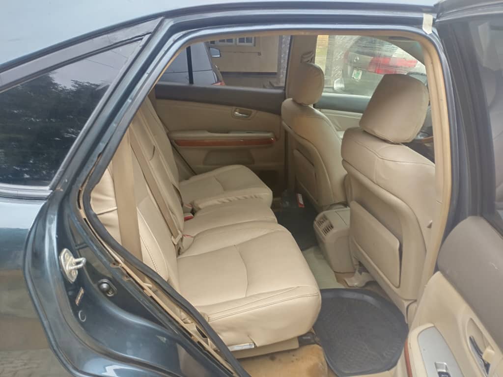 
								EXTREMELY  SUPER CLEAN  2007 LEXUS RX-350  With Sound Untampered engine,  everything Stew  Location:  Abuja    Price  ₦ 7.5 million. full									