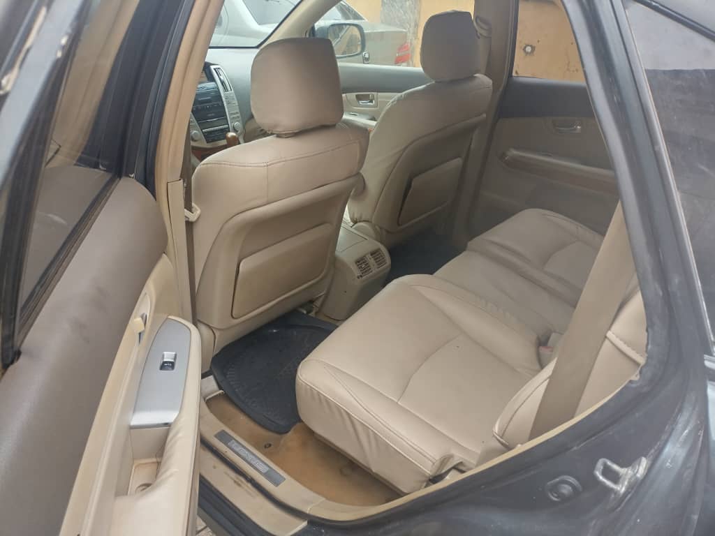 
								EXTREMELY  SUPER CLEAN  2007 LEXUS RX-350  With Sound Untampered engine,  everything Stew  Location:  Abuja    Price  ₦ 7.5 million. full									