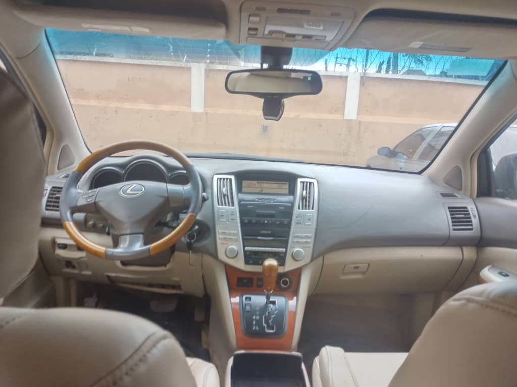 
								EXTREMELY  SUPER CLEAN  2007 LEXUS RX-350  With Sound Untampered engine,  everything Stew  Location:  Abuja    Price  ₦ 7.5 million. full									