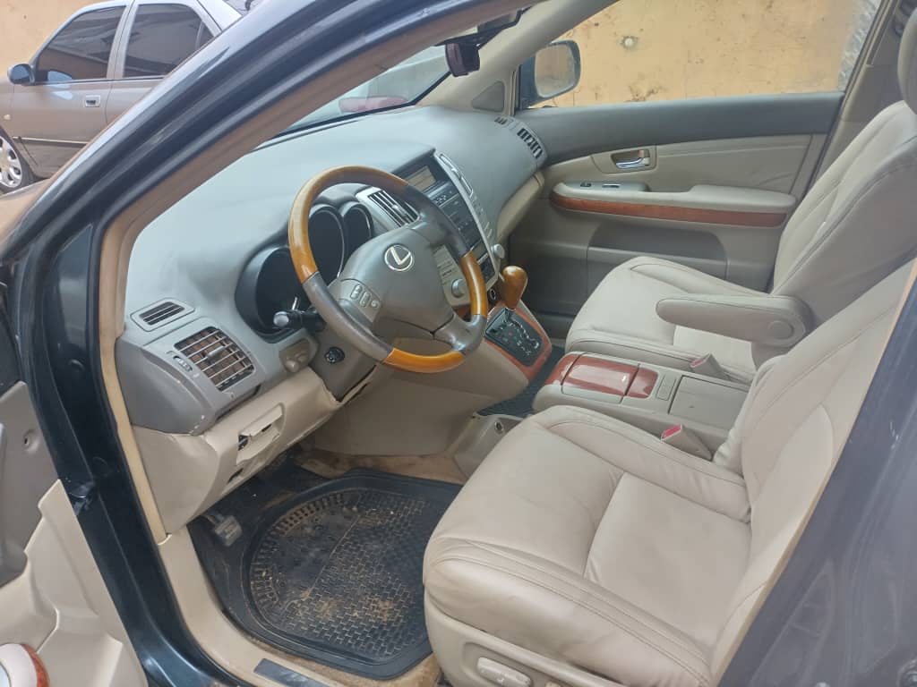 
								EXTREMELY  SUPER CLEAN  2007 LEXUS RX-350  With Sound Untampered engine,  everything Stew  Location:  Abuja    Price  ₦ 7.5 million. full									