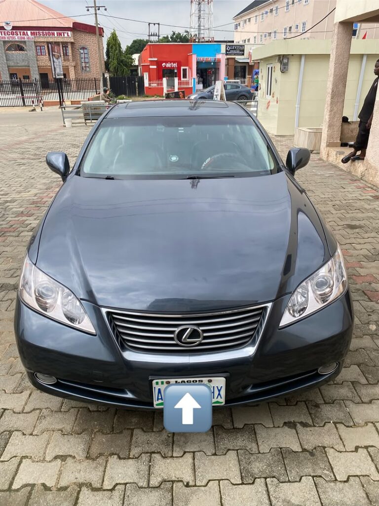 Sleek ES350 2007 in pristine condition.Engine 💯 Gear 💯 Ac 💯.  Nothing to fix. Price~ 8.2M settlement~ 200k Location~ Kubwa,Abuja. Car with me.