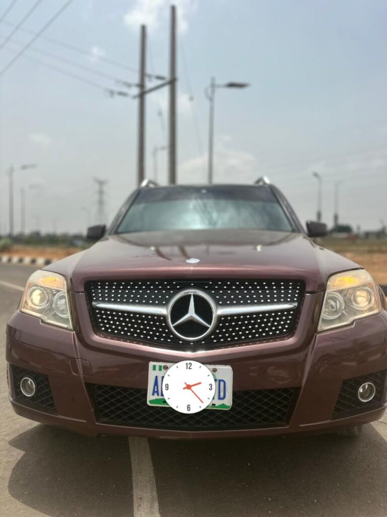 Good Deal‼️‼️‼️ Carefully Used 2010 Mbenz Glk 350 car is in pristine condition (nothing to fix) full option (Key Entry & Double Pano) with original duty going for just 10.2m Net with 200k sambo with me Lugbe Abuja