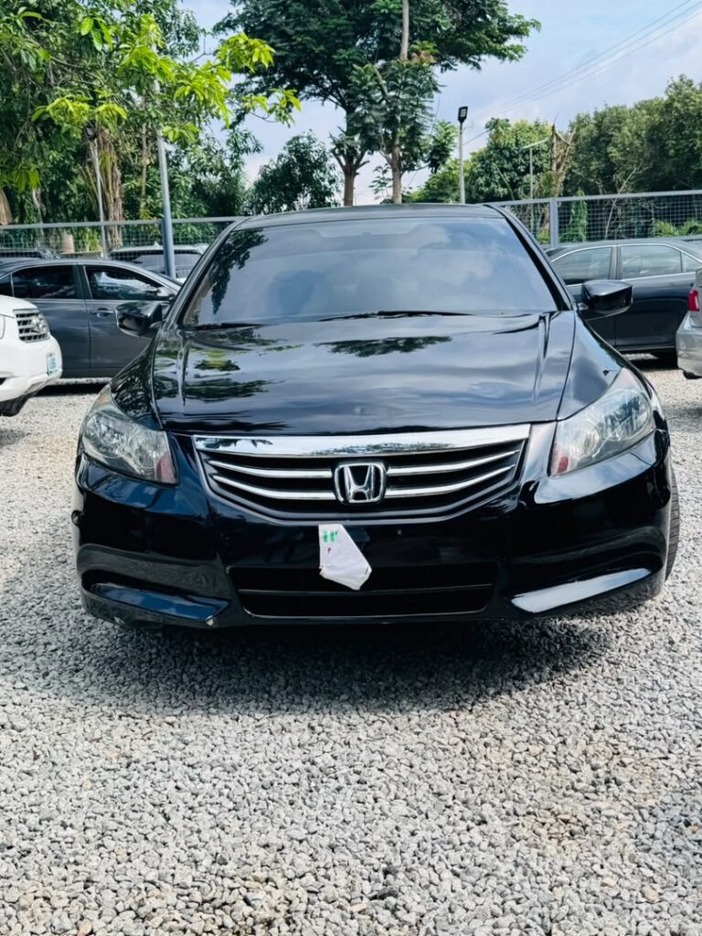 Few months used Honda accord 2009 model with untempared engine and gear and Ac chilling//6.3m. Location: Abuja!