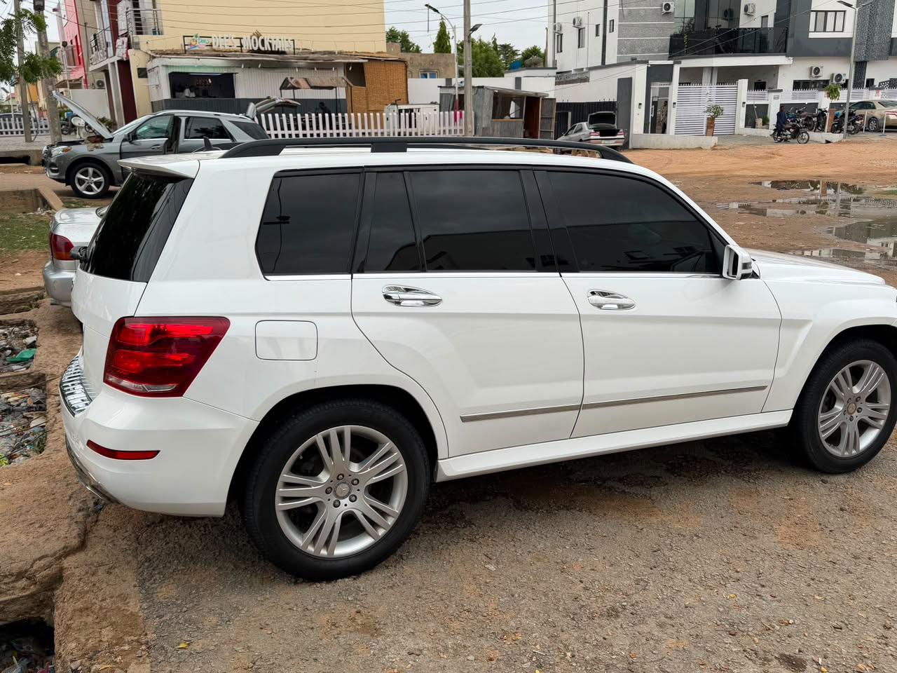 
								Giveaway Deal‼️‼️‼️ (Accident Free) Carefully Used (3months Registered) 2014 Mbenz Glk 350 car is first body (Nothing To Fix) Black Engine Fullest Option (Power Booth & Double Pano) with duty going for just 13.7m with sambo Lugbe Abuja📍 ZERO CHAIN DEAL full									