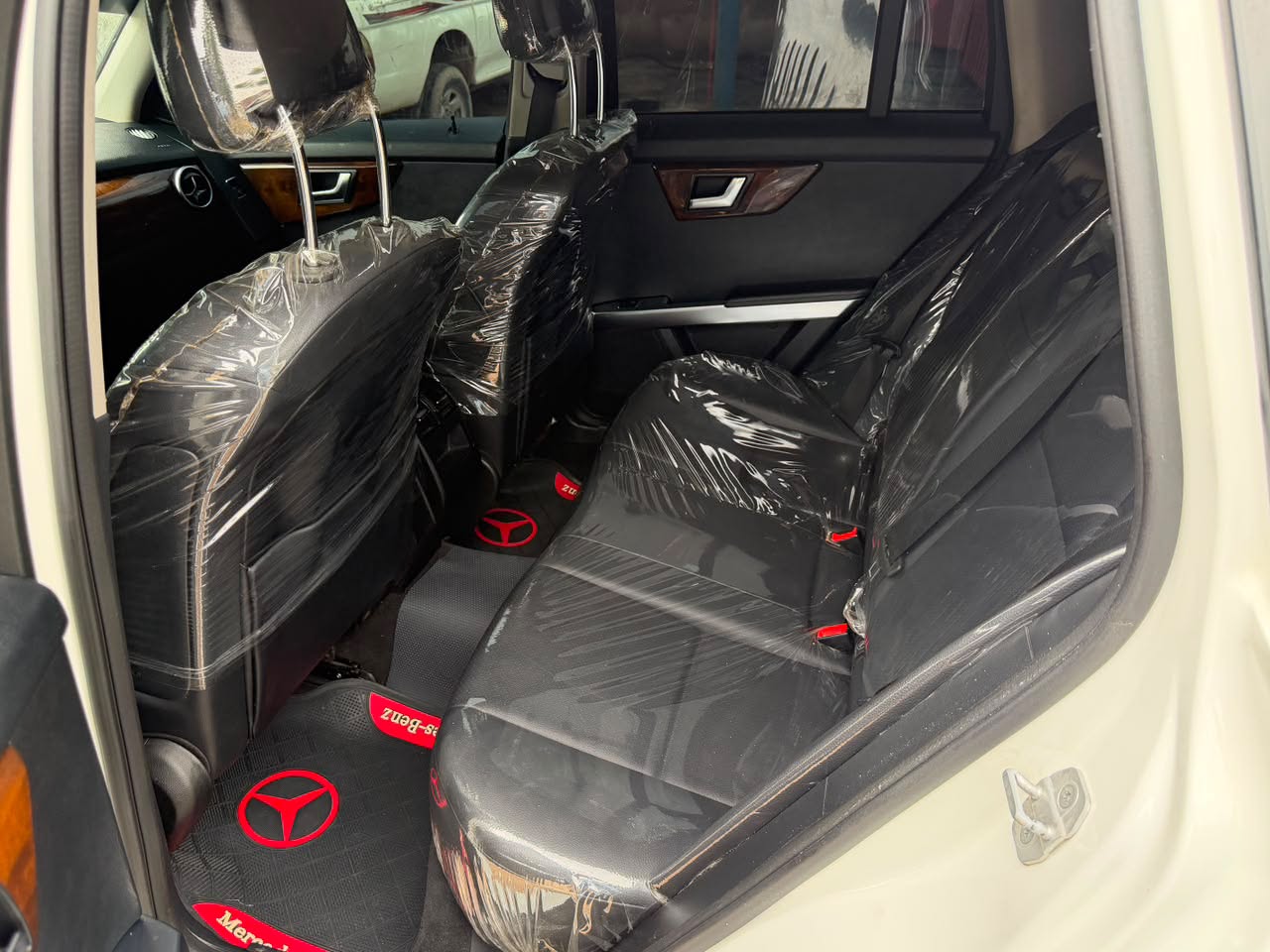 
								Giveaway Deal‼️‼️‼️ (Accident Free) Carefully Used (3months Registered) 2014 Mbenz Glk 350 car is first body (Nothing To Fix) Black Engine Fullest Option (Power Booth & Double Pano) with duty going for just 13.7m with sambo Lugbe Abuja📍 ZERO CHAIN DEAL full									