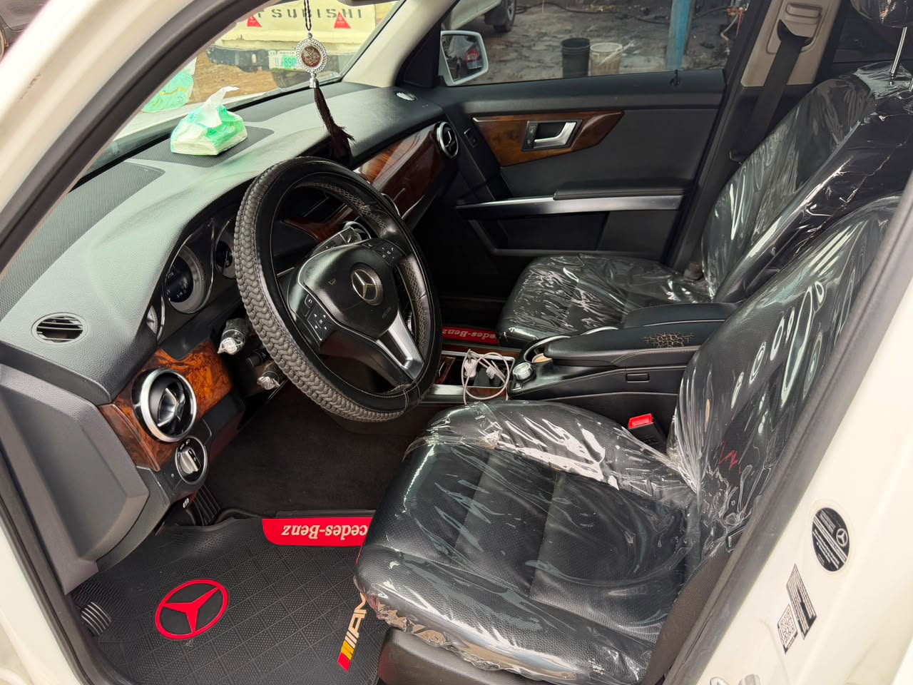
								Giveaway Deal‼️‼️‼️ (Accident Free) Carefully Used (3months Registered) 2014 Mbenz Glk 350 car is first body (Nothing To Fix) Black Engine Fullest Option (Power Booth & Double Pano) with duty going for just 13.7m with sambo Lugbe Abuja📍 ZERO CHAIN DEAL full									