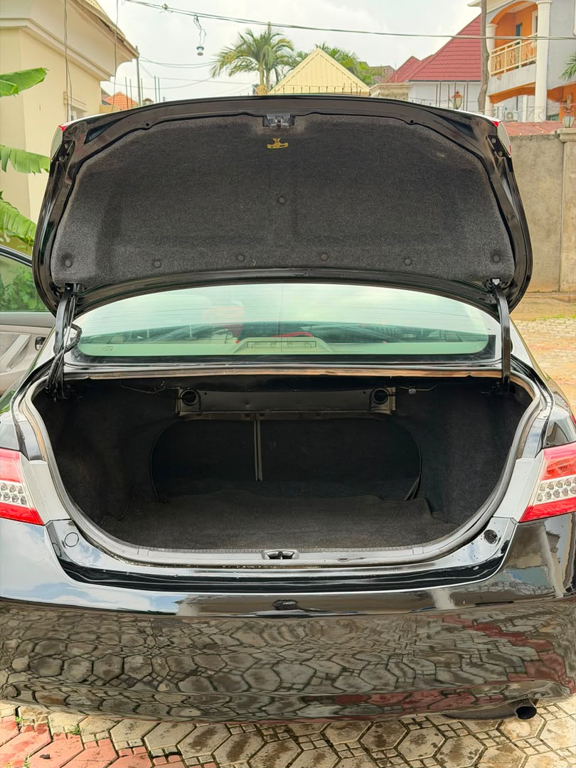 
								Belgium grade 2010 Toyota Camry with untampered engine and gear for 7.5M buy and drive full									