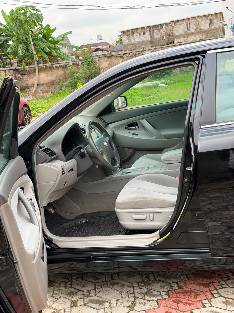 
								Belgium grade 2010 Toyota Camry with untampered engine and gear for 7.5M buy and drive full									