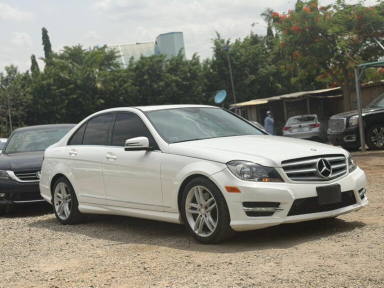 Distress Sell foreign Used Mercedes Benz C300 2013 for just 11.5m Abuja