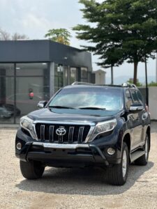 Ckean nigeria used 2015 Toyota Land Cruiser vxr   Clean black interior  Untampered engine and gear  Ac Moscow standard  Clean interior  Going for 28m  Abuja deal