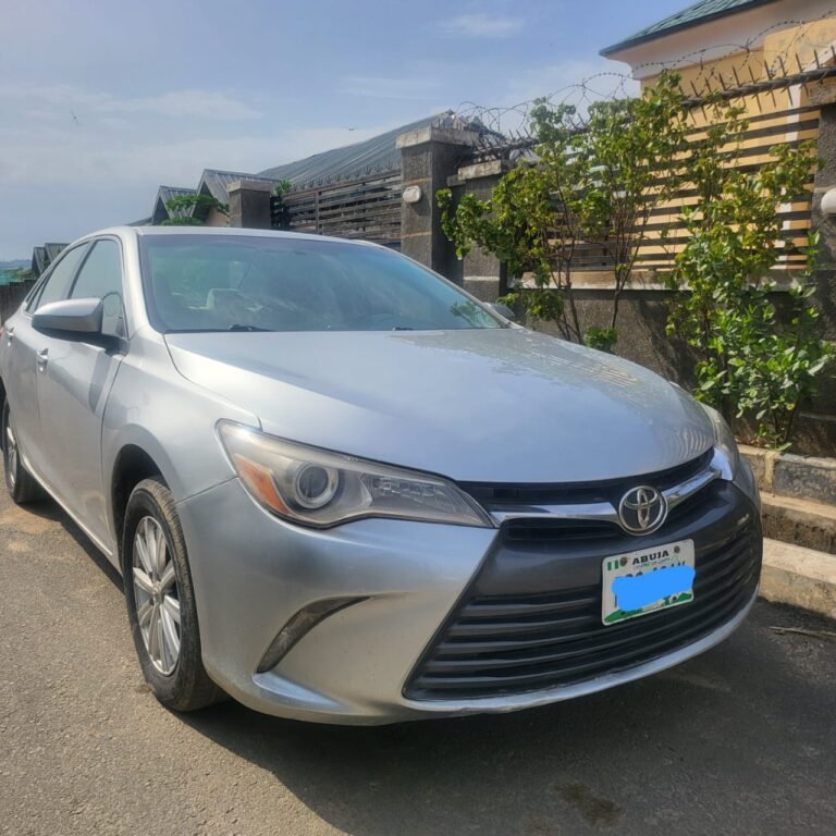 Distress sale 2016 Camry price 9m owner last come with my Sambo