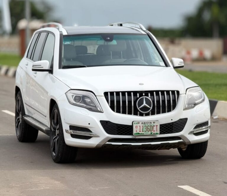 NEATLY USED 2014 MERCEDES-BENZ GLK350 WITH DOUBLE PANORAMIC ROOF,THUB START UNTAMPERED SYSTEM GOING FOR 13.5M ABUJA DEAL