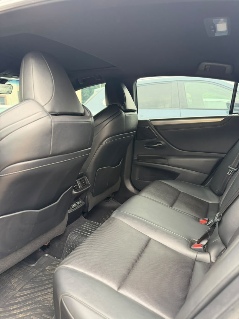 
								BELGIUM STANDARD 2019 LEXUS ES350 FSPORT, DECEMBER 2025 DUTY PRICE: 33M full									