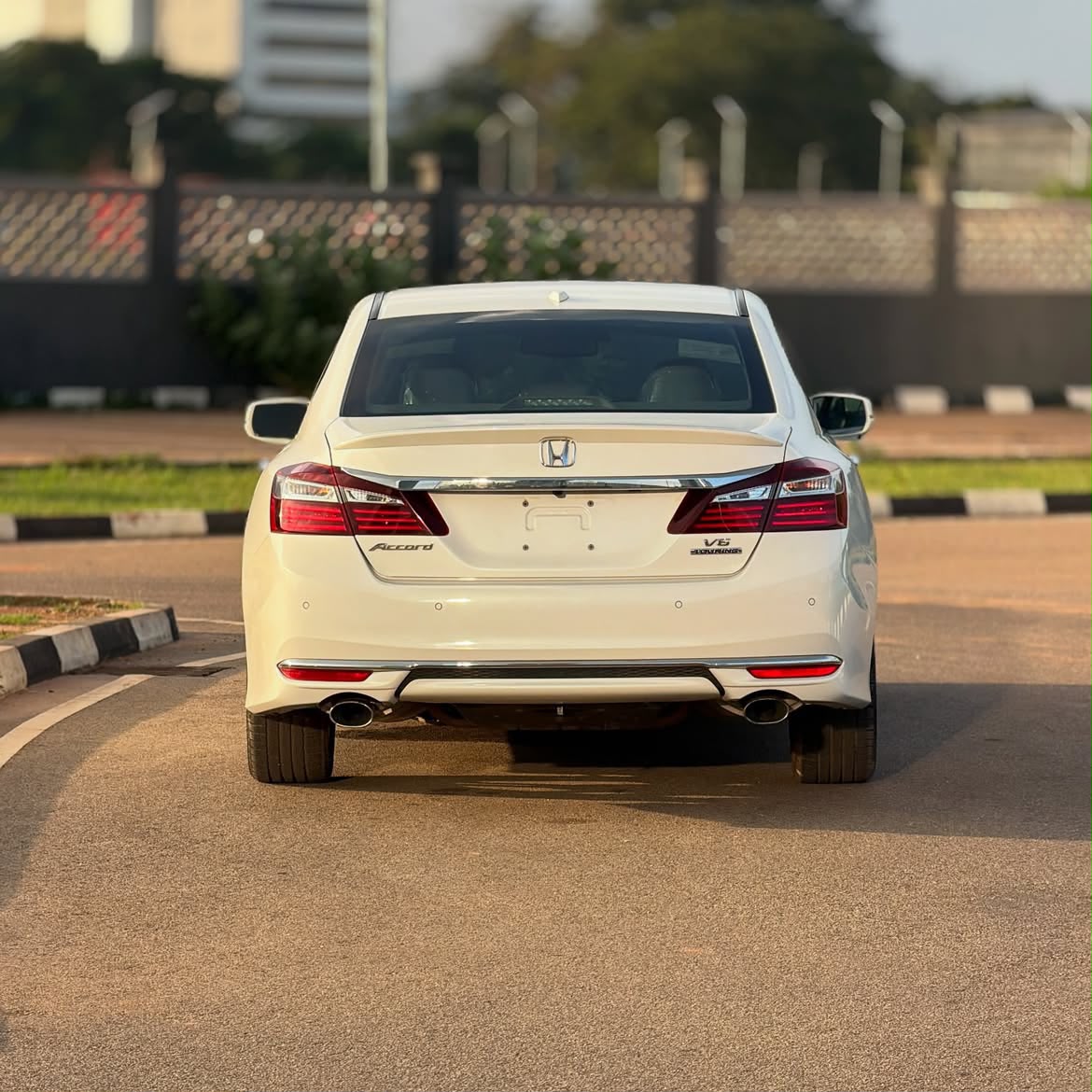 
								HONDA ACCORD TOURING V6 ◐➖➖➖➖➖➖➖➖➖➖➖◐ ✨Fullest Option✨ ◐ Model: 2017 ◐ Duty: Fully Paid ◐ Status: Foreign Used   🏷️17.5M NET 📍ABUJA DEAL full									