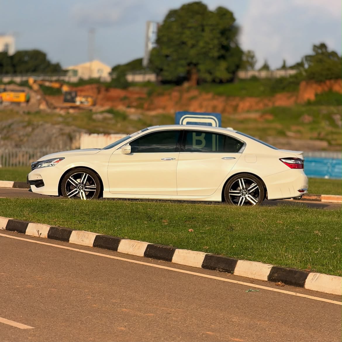 
								HONDA ACCORD TOURING V6 ◐➖➖➖➖➖➖➖➖➖➖➖◐ ✨Fullest Option✨ ◐ Model: 2017 ◐ Duty: Fully Paid ◐ Status: Foreign Used   🏷️17.5M NET 📍ABUJA DEAL full									