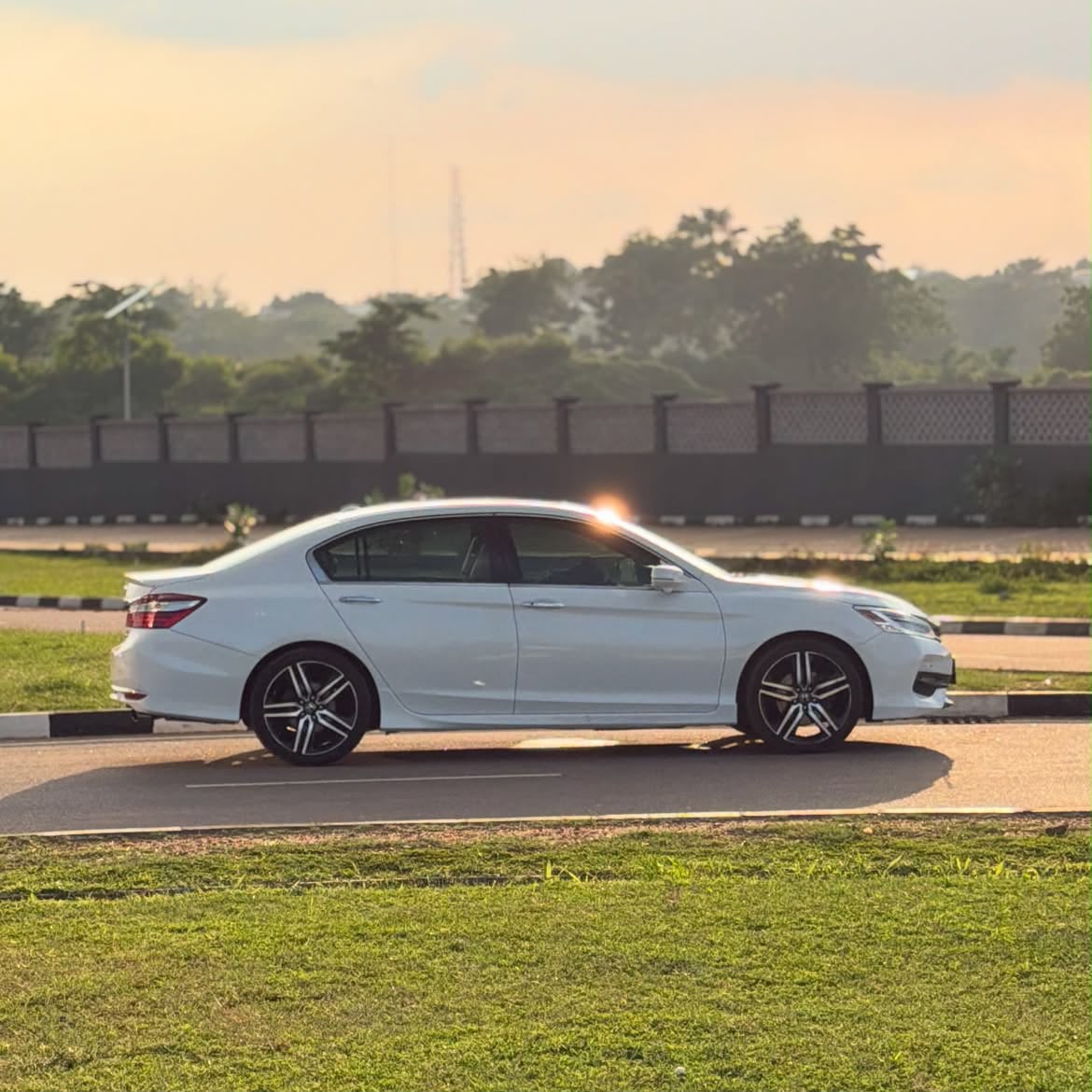 
								HONDA ACCORD TOURING V6 ◐➖➖➖➖➖➖➖➖➖➖➖◐ ✨Fullest Option✨ ◐ Model: 2017 ◐ Duty: Fully Paid ◐ Status: Foreign Used   🏷️17.5M NET 📍ABUJA DEAL full									