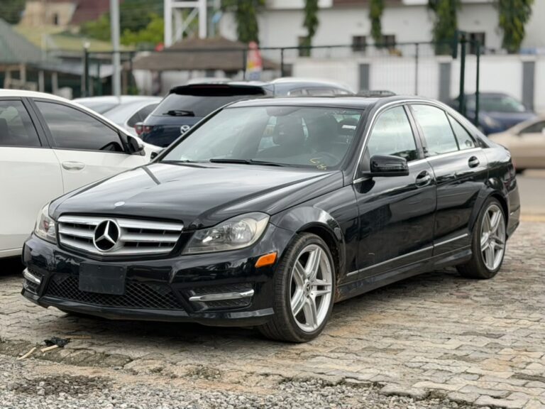 CLEAN FOREIGN USED 2013 MERCEDES C300  PRICE: 13.5M