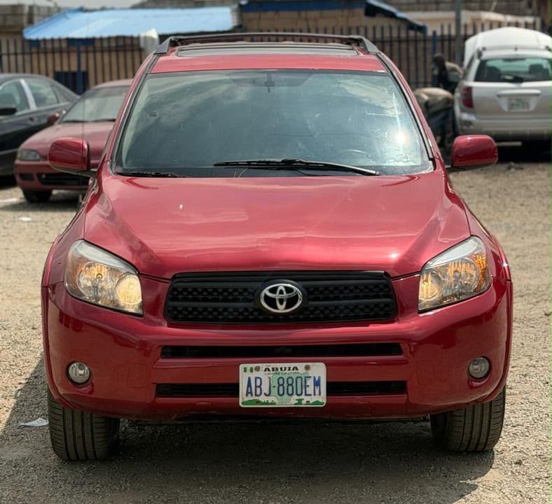 
								QUICK SALE‼️‼️‼️ Toyota Rav4 2008 Neatly Used  Price:6.8M Location: ABUJA. Matsatsi full									