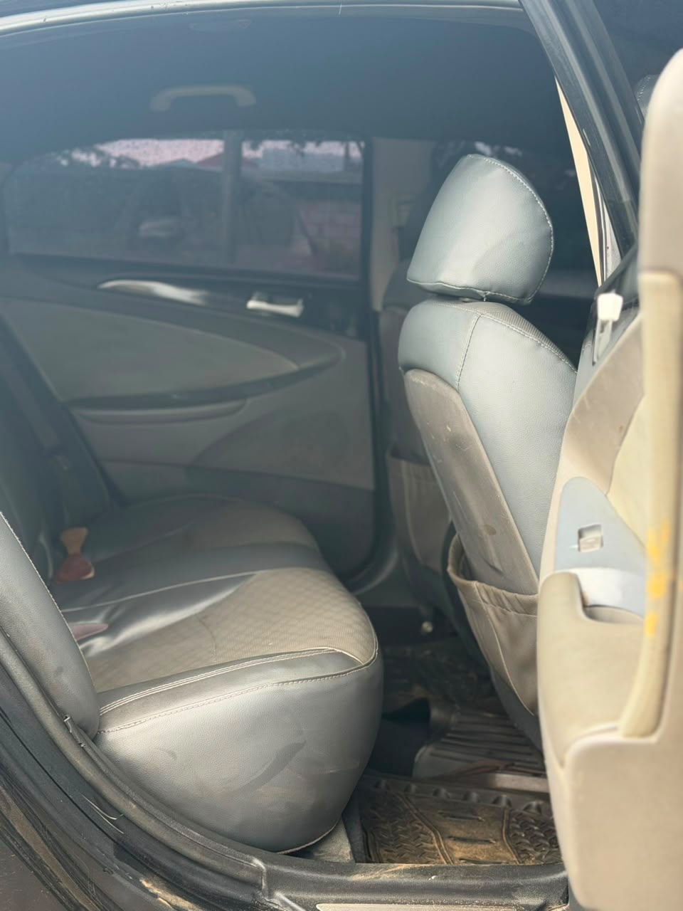 
								Clean used 2012 Hyundai sonata for 6.9m Abuja full									