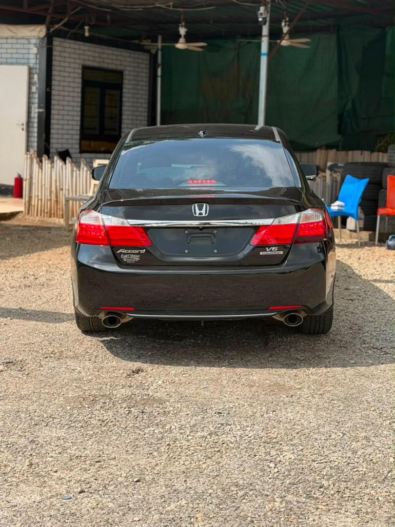 
								Foreign used 2013 Accord V6 Touring for 14m Abuja full									