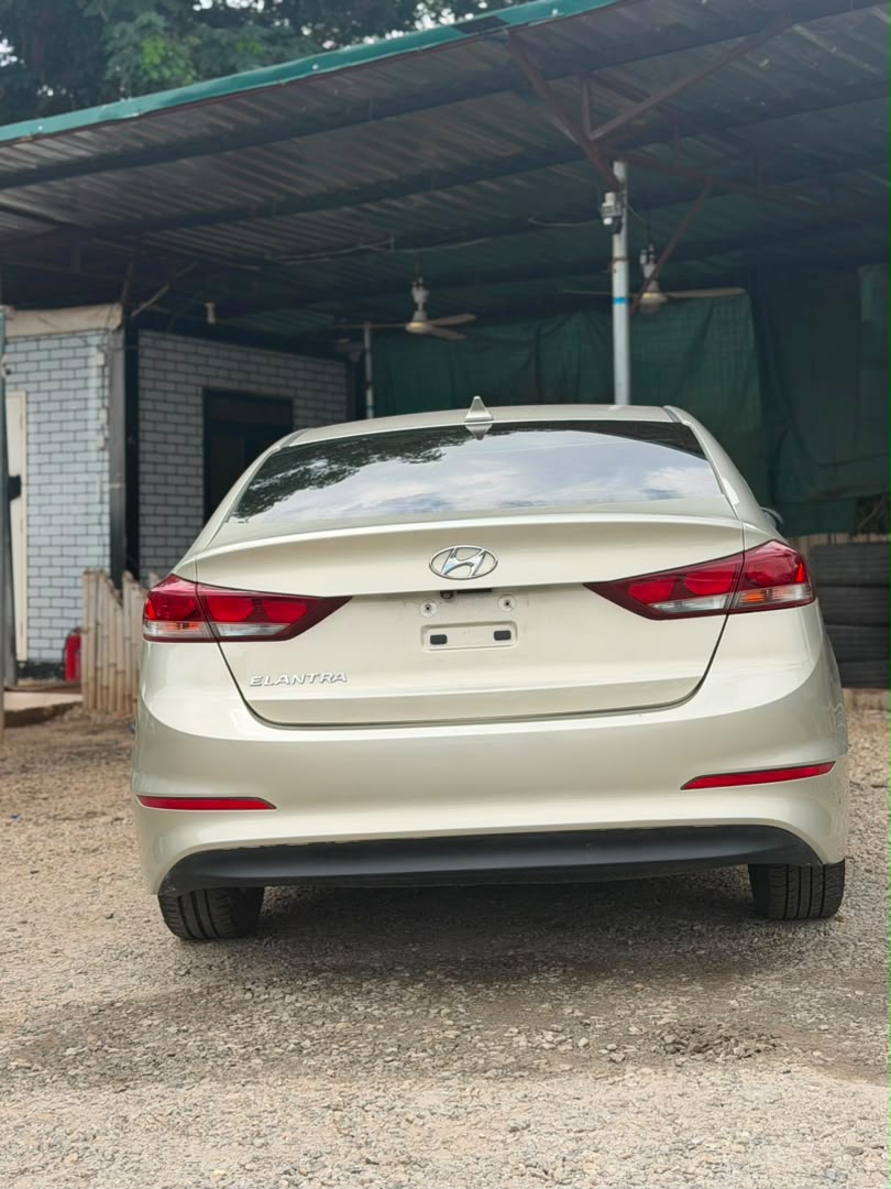 
								Foreign used 2015 Hyundai Elantra for 16.5m Abuja full									