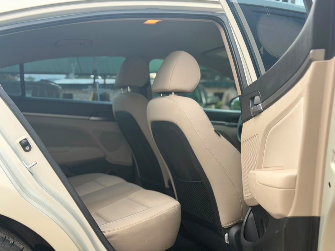 
								Foreign used 2015 Hyundai Elantra for 16.5m Abuja full									