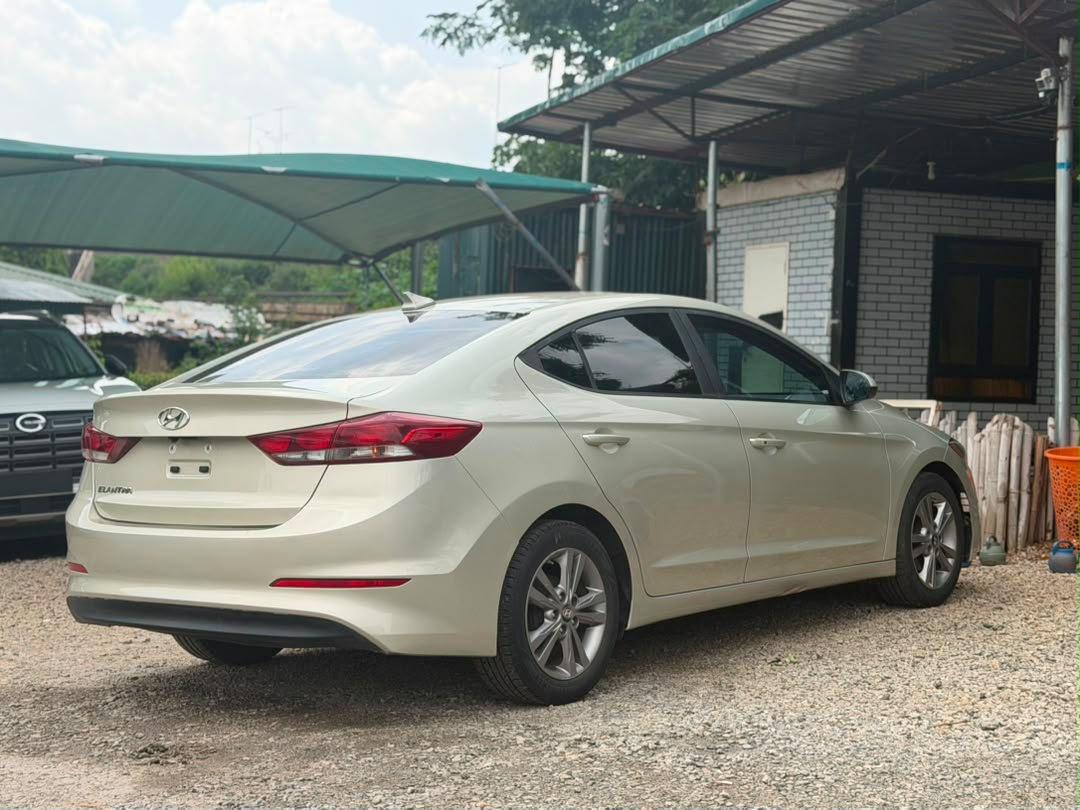 
								Foreign used 2015 Hyundai Elantra for 16.5m Abuja full									