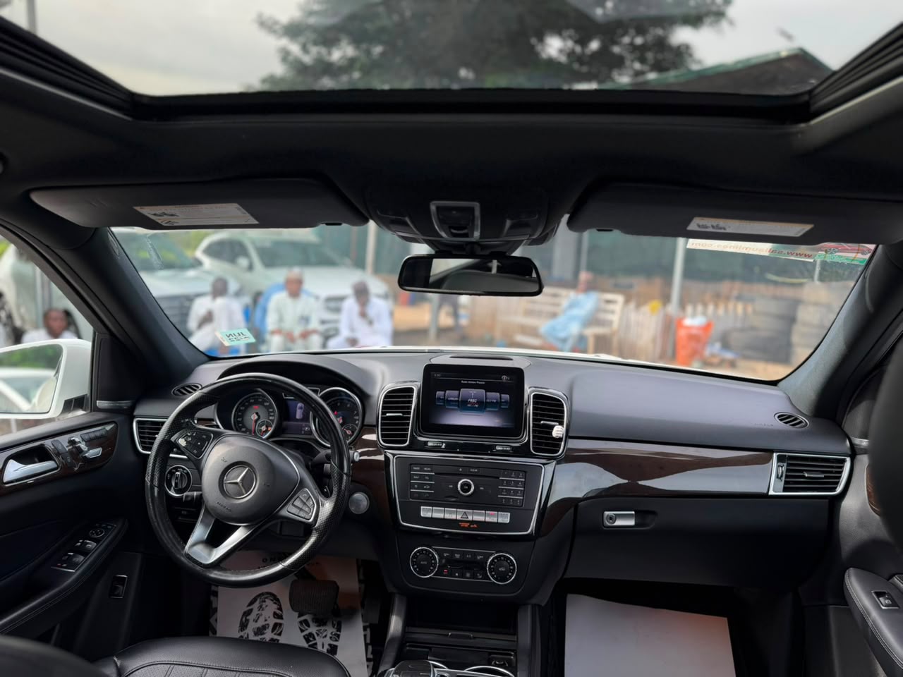 
								Distress Foreign used 2016 GLE350 Benz for 33m Abuja full									
