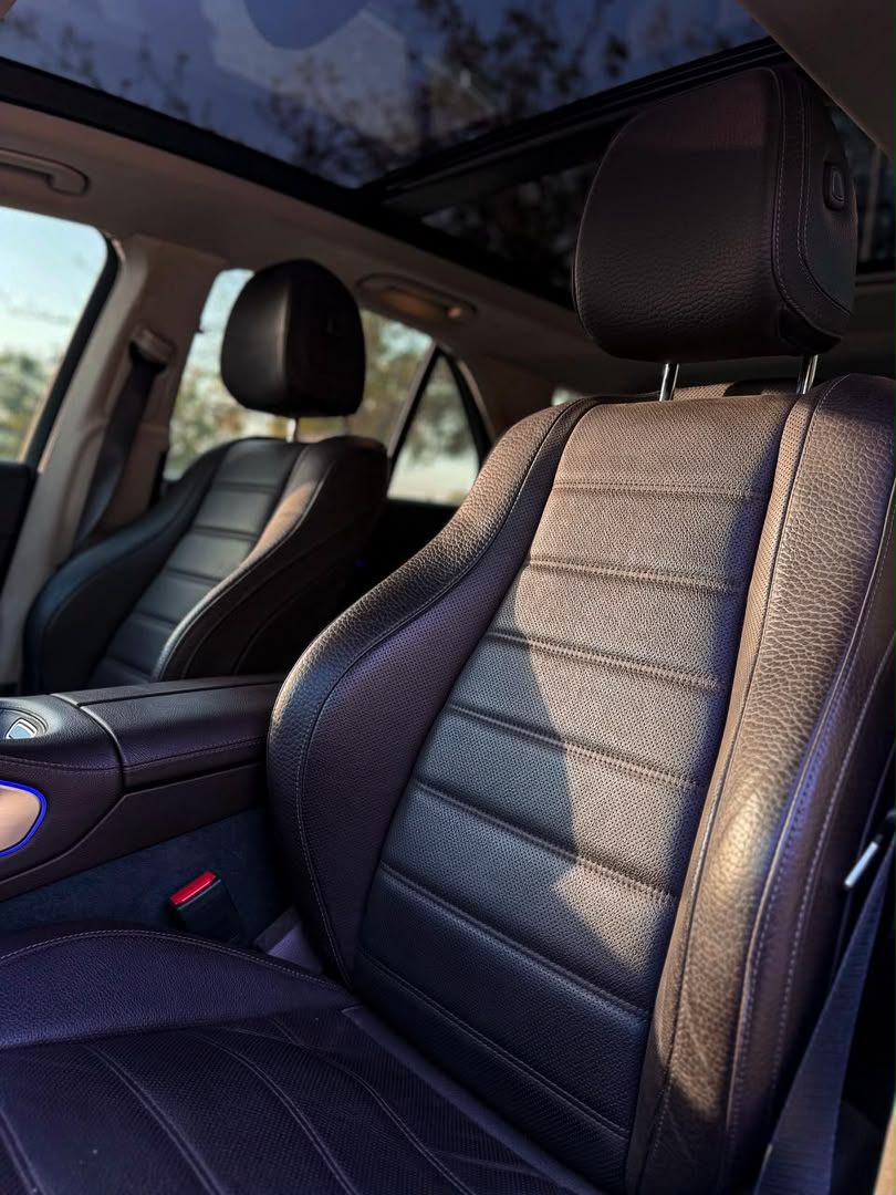 
								Distress sales 2020 Mercedes Benz GLE450   with duty paid. Came with  2keys   PRICE: 78M   Abuja deal📍  Nationwide delivery full									