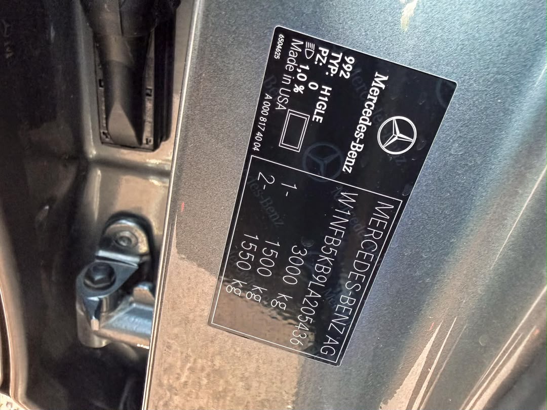 
								Distress sales 2020 Mercedes Benz GLE450   with duty paid. Came with  2keys   PRICE: 78M   Abuja deal📍  Nationwide delivery full									