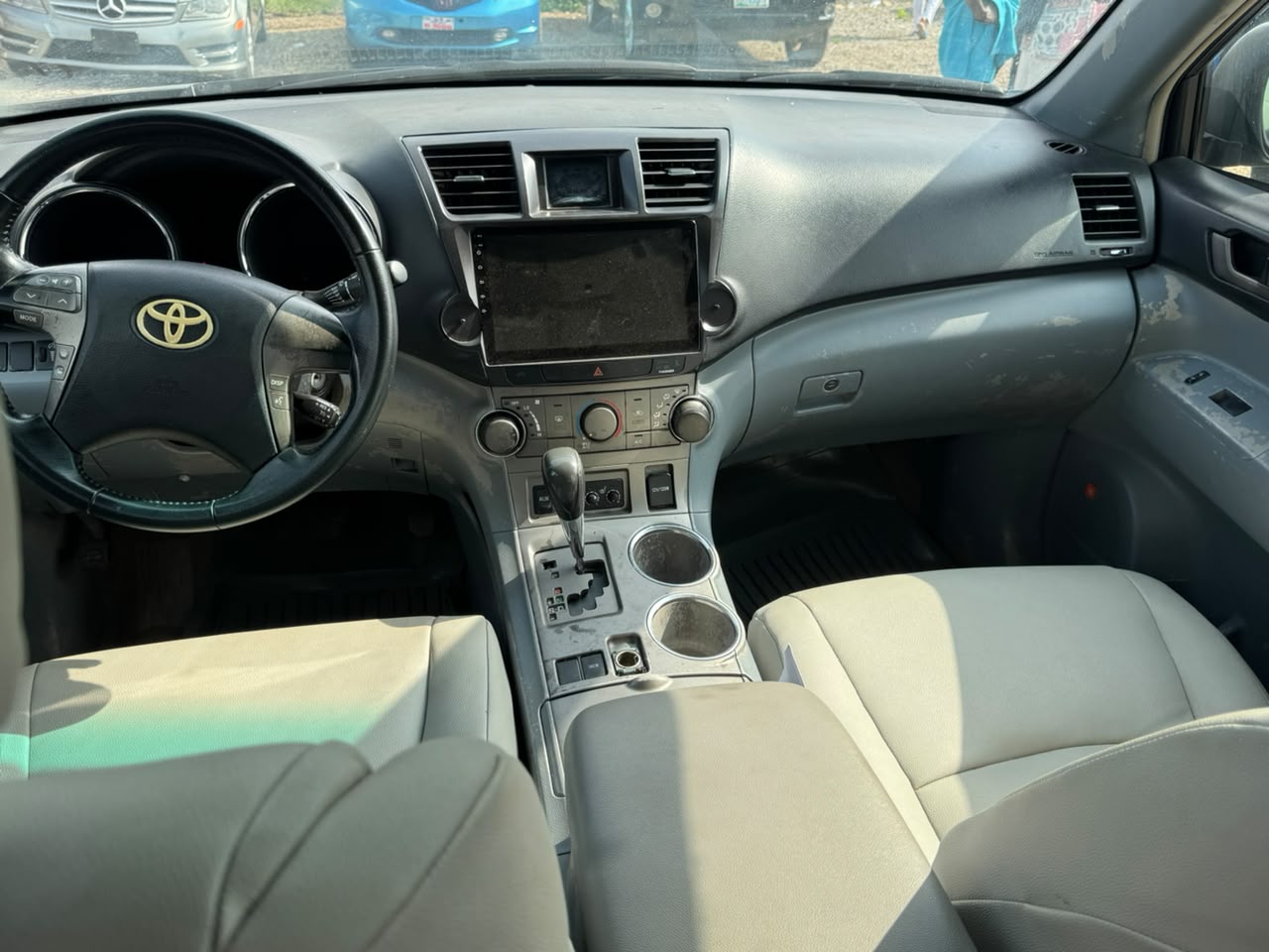 
								Distress sale Toyota Highlander 2008 upgrade is available price 7.5 million full									