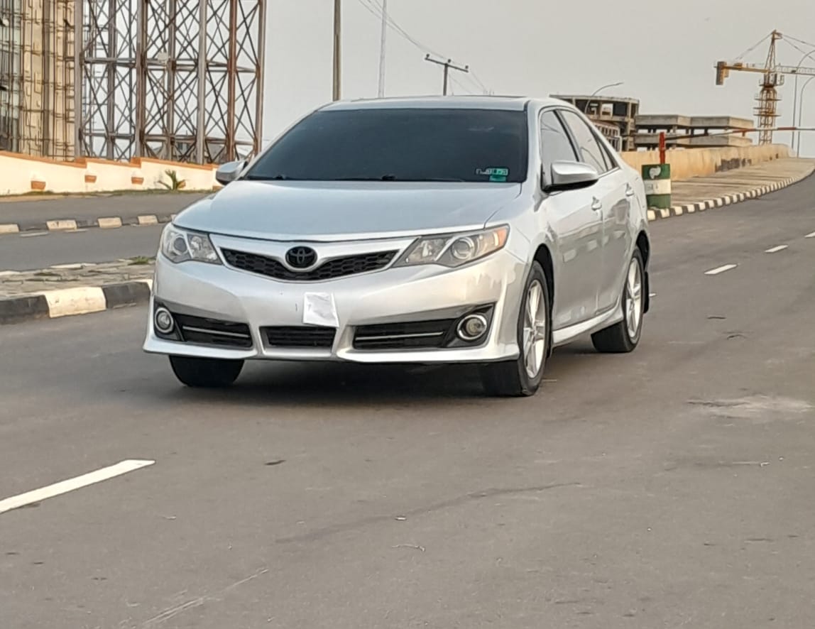 
								FOREIGN STANDARD 2013 TOYOTA CAMRY SE NOTHING TO FIX ACCIDENT FREE WITH ORIGINAL CUSTOM DUTY GOING FOR 9.7M ABUJA DEAL full									
