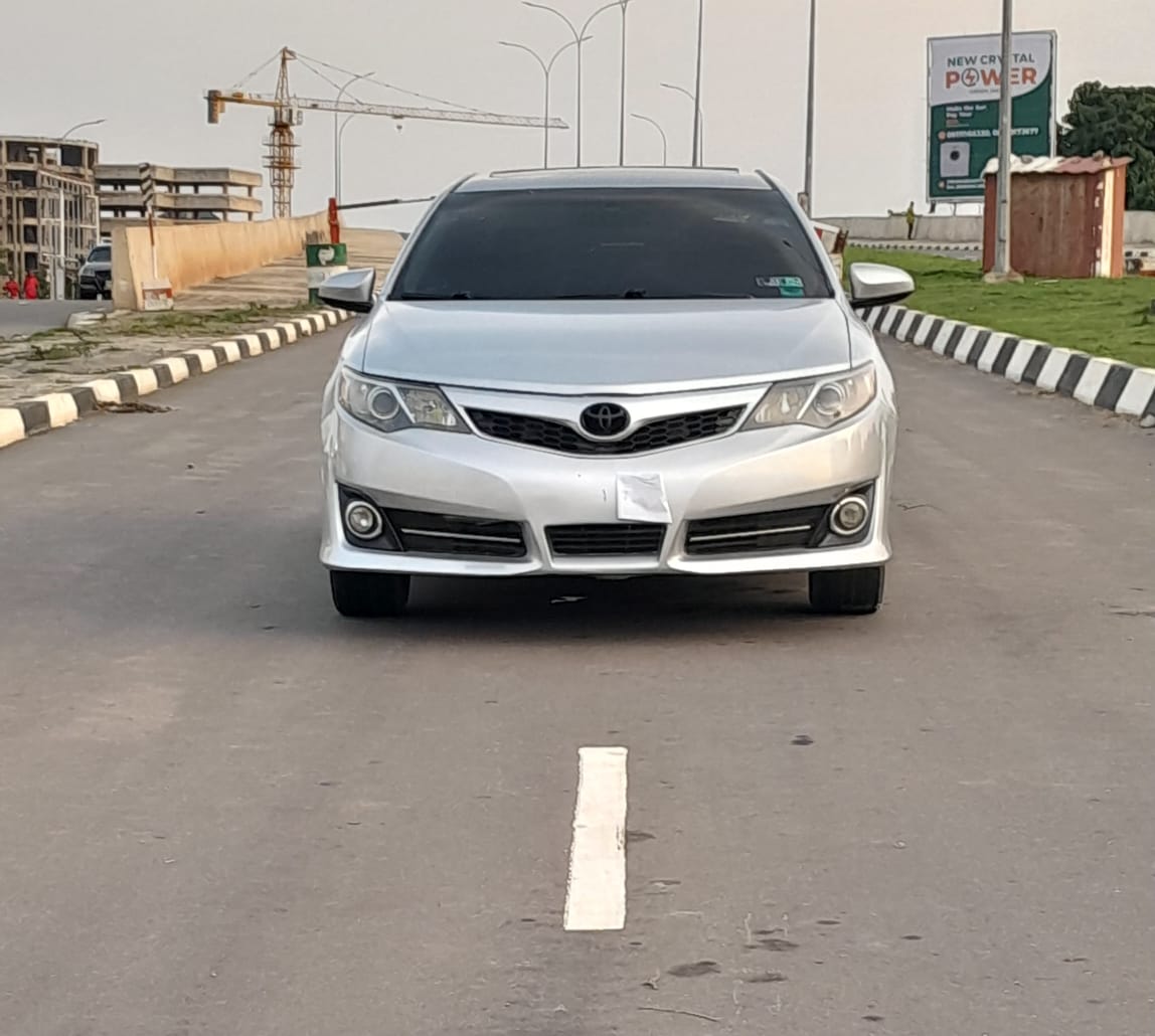
								FOREIGN STANDARD 2013 TOYOTA CAMRY SE NOTHING TO FIX ACCIDENT FREE WITH ORIGINAL CUSTOM DUTY GOING FOR 9.7M ABUJA DEAL full									