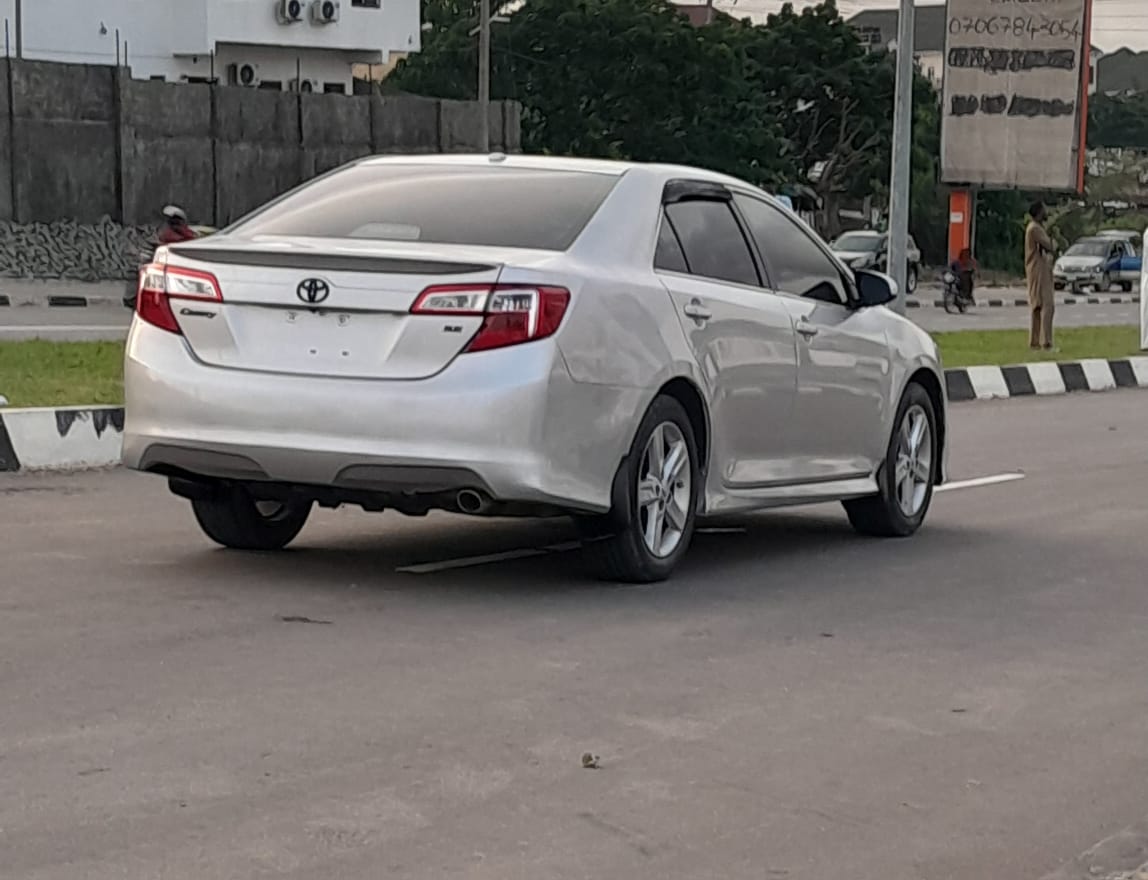 
								FOREIGN STANDARD 2013 TOYOTA CAMRY SE NOTHING TO FIX ACCIDENT FREE WITH ORIGINAL CUSTOM DUTY GOING FOR 9.7M ABUJA DEAL full									