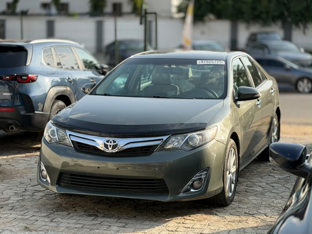 
								CLEAN FOREIGN USED 2014 TOYOTA CAMRY XLE, RECENT DUTY PRICE: 15M full									