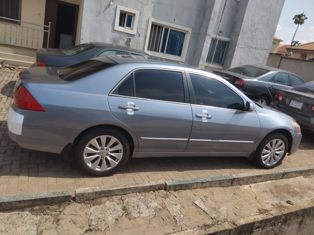 
								Giveaway Deal‼️‼️‼️ Carefully Used 2007 Honda Accord DC car is in pristine condition (Nothing To Fix) Ac chilling with proper documentation going for just 3.6m Net Add sambo with me Lugbe Abuja📍 ZERO CHAIN DEAL full									