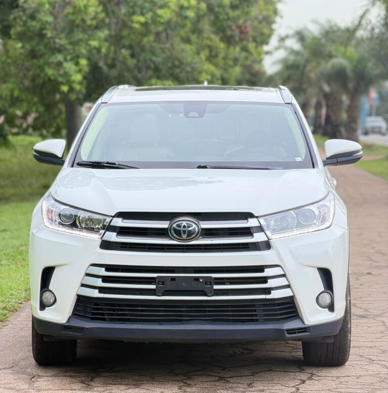 Your next family SUV is here🚘  FOREIGN USED 2019 OnBelt TOYOTA HIGHLANDER XLE  PRICE; 35M OnLy💰   Drive Confidence, Drive comfort, Unbeatable value, custom duty💥  AbuJa LoKaTioN