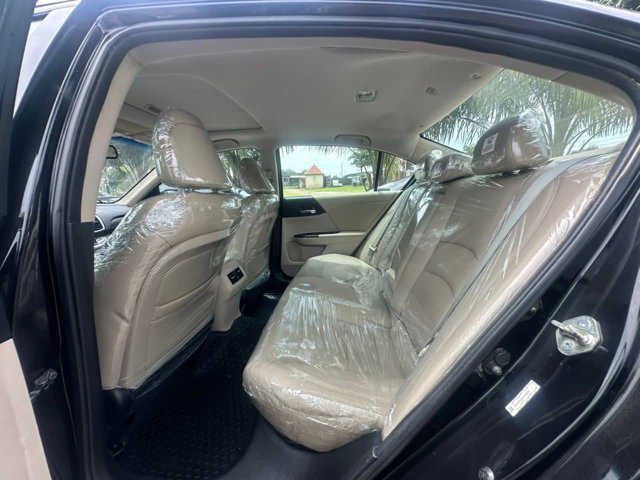 
								Giveaway Deal‼️‼️‼️ Foreign Used 2014 Honda Accord EXL with Original 2026 Custom Duty (Keyless, Double Screen & Sunroof) going for just 13.9M Net with me (Moveable) owners house Abuja📍 ZERO CHAIN DEAL full									