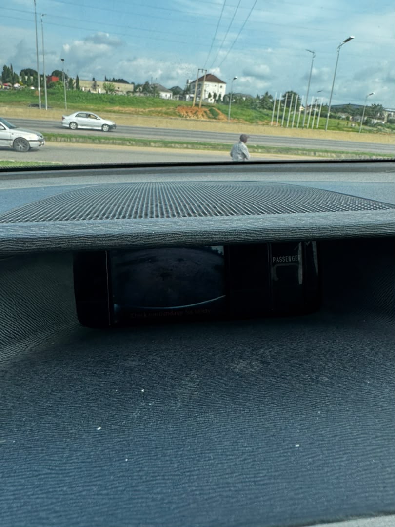 
								Giveaway Deal‼️‼️‼️ Carefully Used V6 2012/13 Toyota Sienna XLE (Reverse Cam, Sunroof & Back Ac Vent) car is in pristine condition Ac chilling with duty going for just 9.2m Last add sambo with me Lugbe Abuja📍 ZERO CHAIN DEAL full									