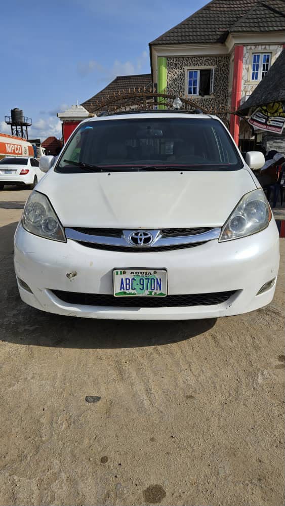 
								Toyota sienna 2008 model first body 😍 engine and gear untampered 💯AC WORKING@ owner need money 💰 just 4.7m settle 100k location dei dei Abuja full									