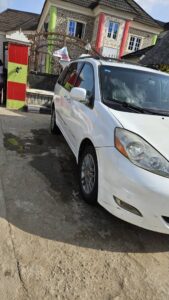 Toyota sienna 2008 model first body 😍 engine and gear untampered 💯AC WORKING@ owner need money 💰 just 4.7m settle 100k location dei dei Abuja