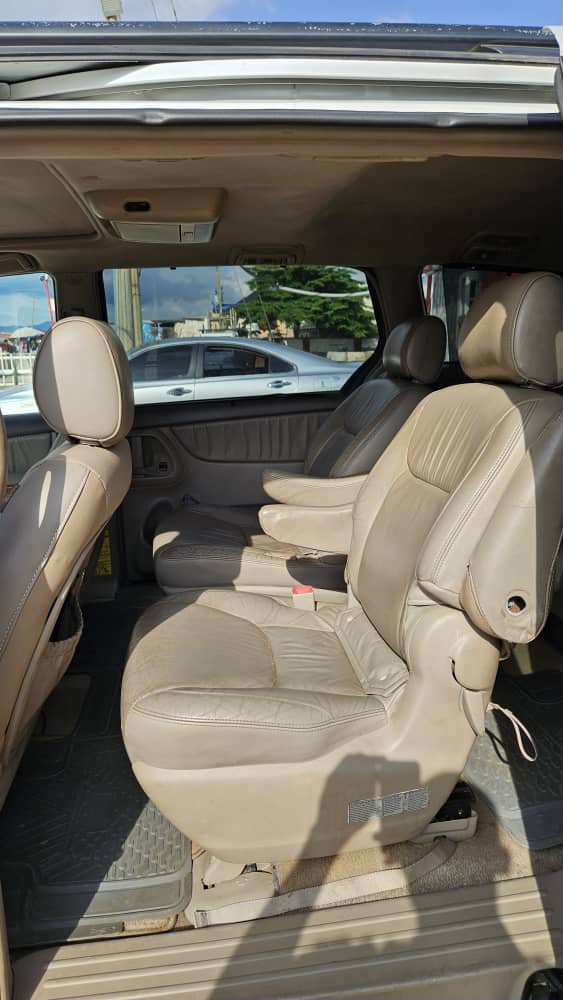 
								Toyota sienna 2008 model first body 😍 engine and gear untampered 💯AC WORKING@ owner need money 💰 just 4.7m settle 100k location dei dei Abuja full									