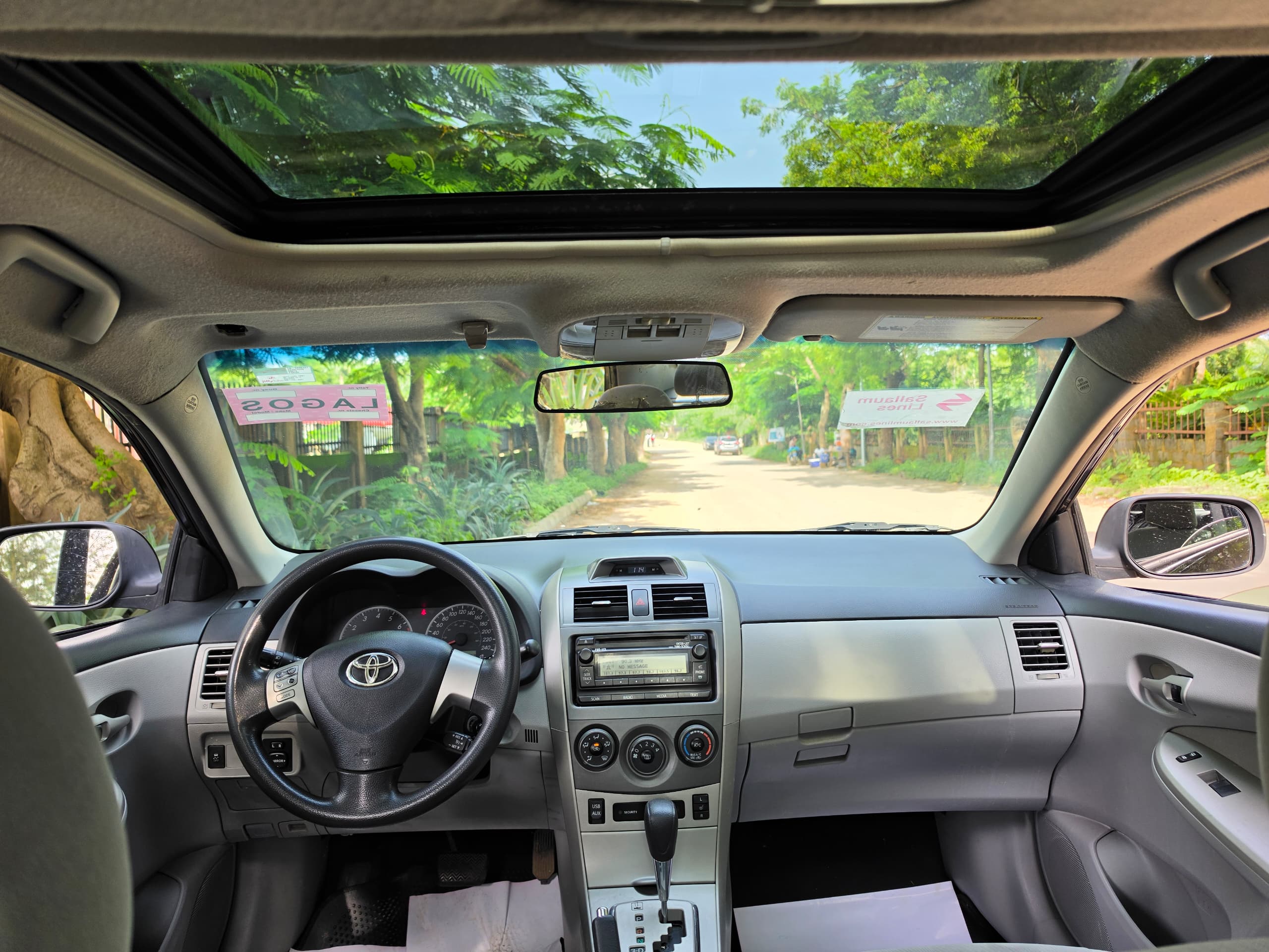 
								New in: Extremely clean foreign used Toyota corolla LE 2012 on belt. Accident Free, with sunroof  going for just 12m with no single 9ja paint full									